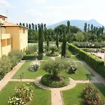 Delfina Palace