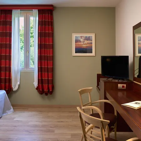 Delfina Palace Hotel 4*