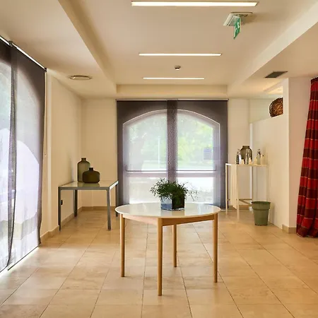 Delfina Palace Hotell 4*