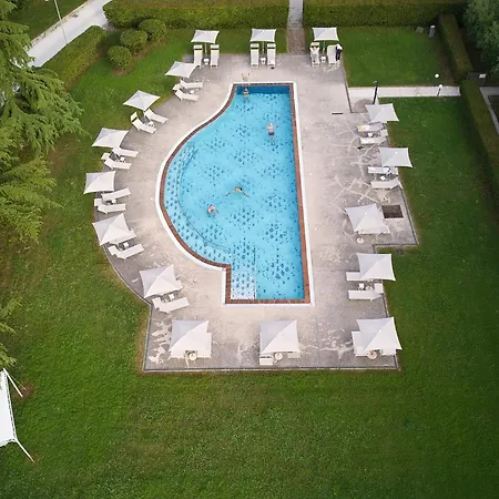 Delfina Palace Hotel 4*